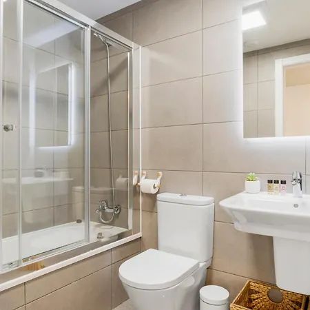 Elegant Near The & Old Town Apartamento